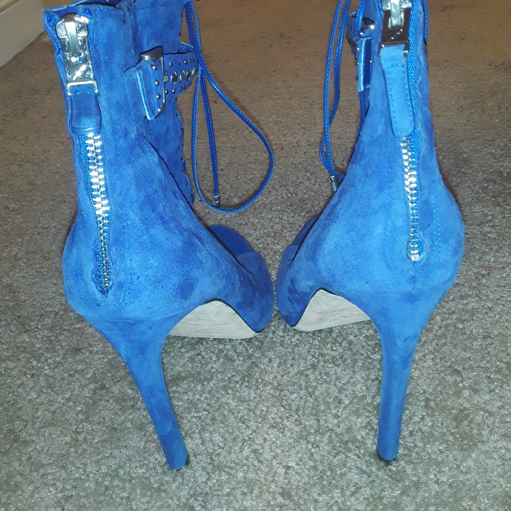 Shoes - Picture 2 of 6